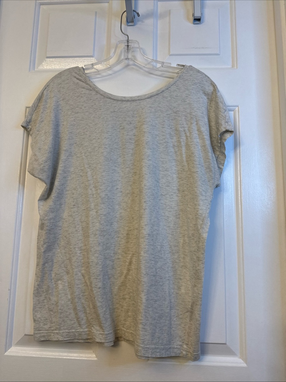 On Cloud Comfort T Women’s size M Heathered Gray  V Back Blended Fabric Athletic